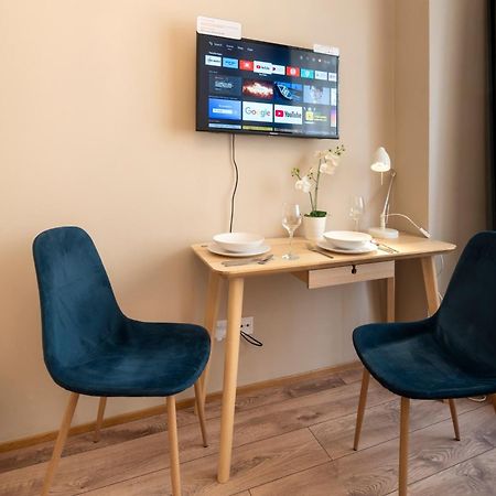 Studio Apartment - Tower Petrin براغ المظهر الخارجي الصورة