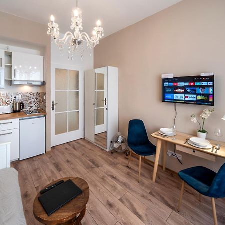 Studio Apartment - Tower Petrin براغ المظهر الخارجي الصورة