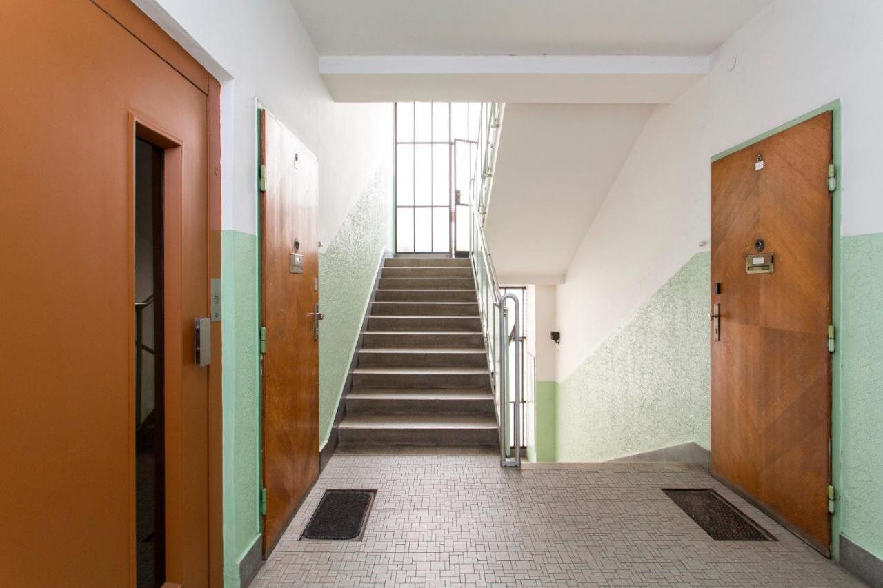 Studio Apartment - Tower Petrin براغ المظهر الخارجي الصورة