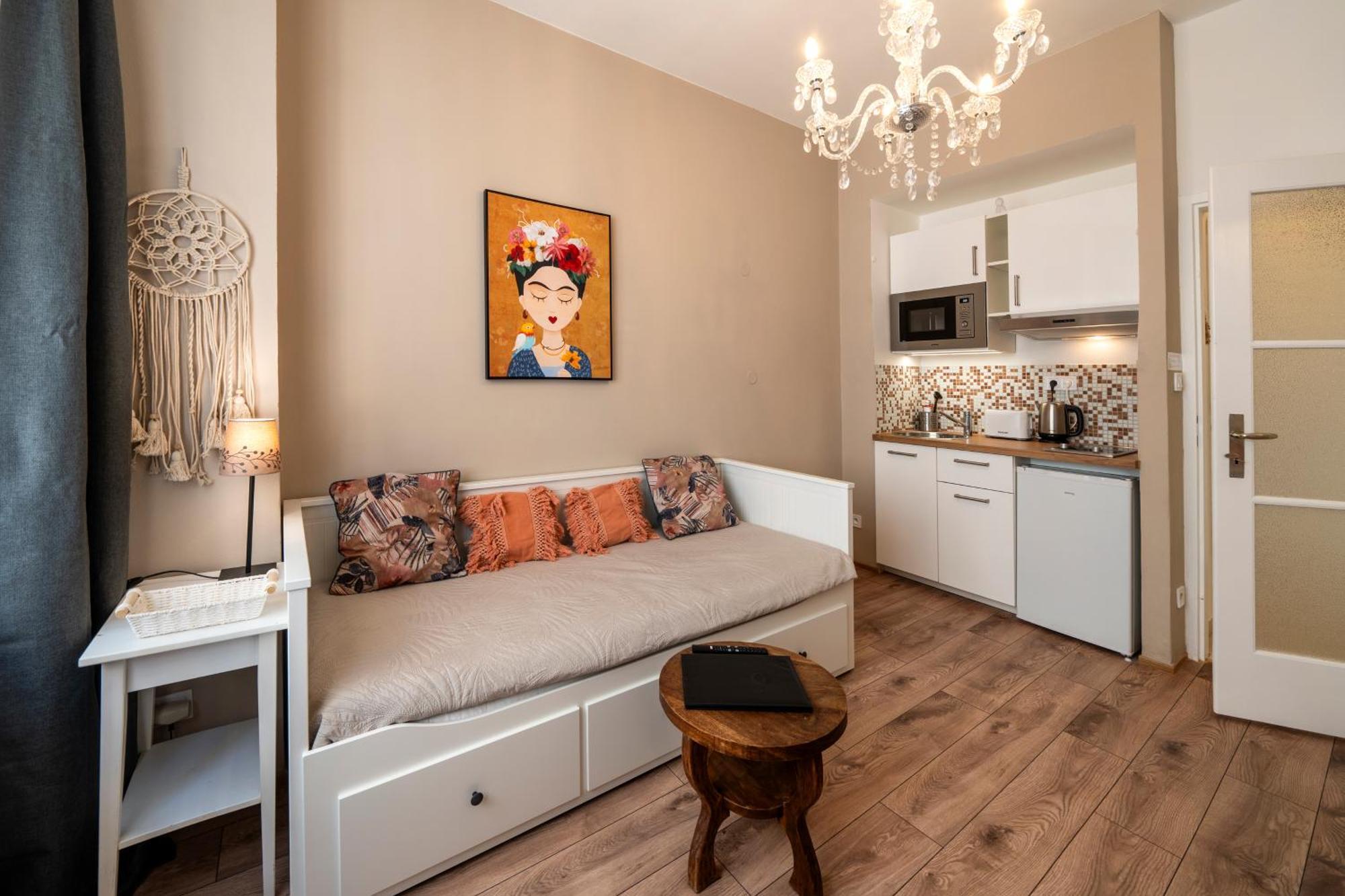 Studio Apartment - Tower Petrin براغ المظهر الخارجي الصورة