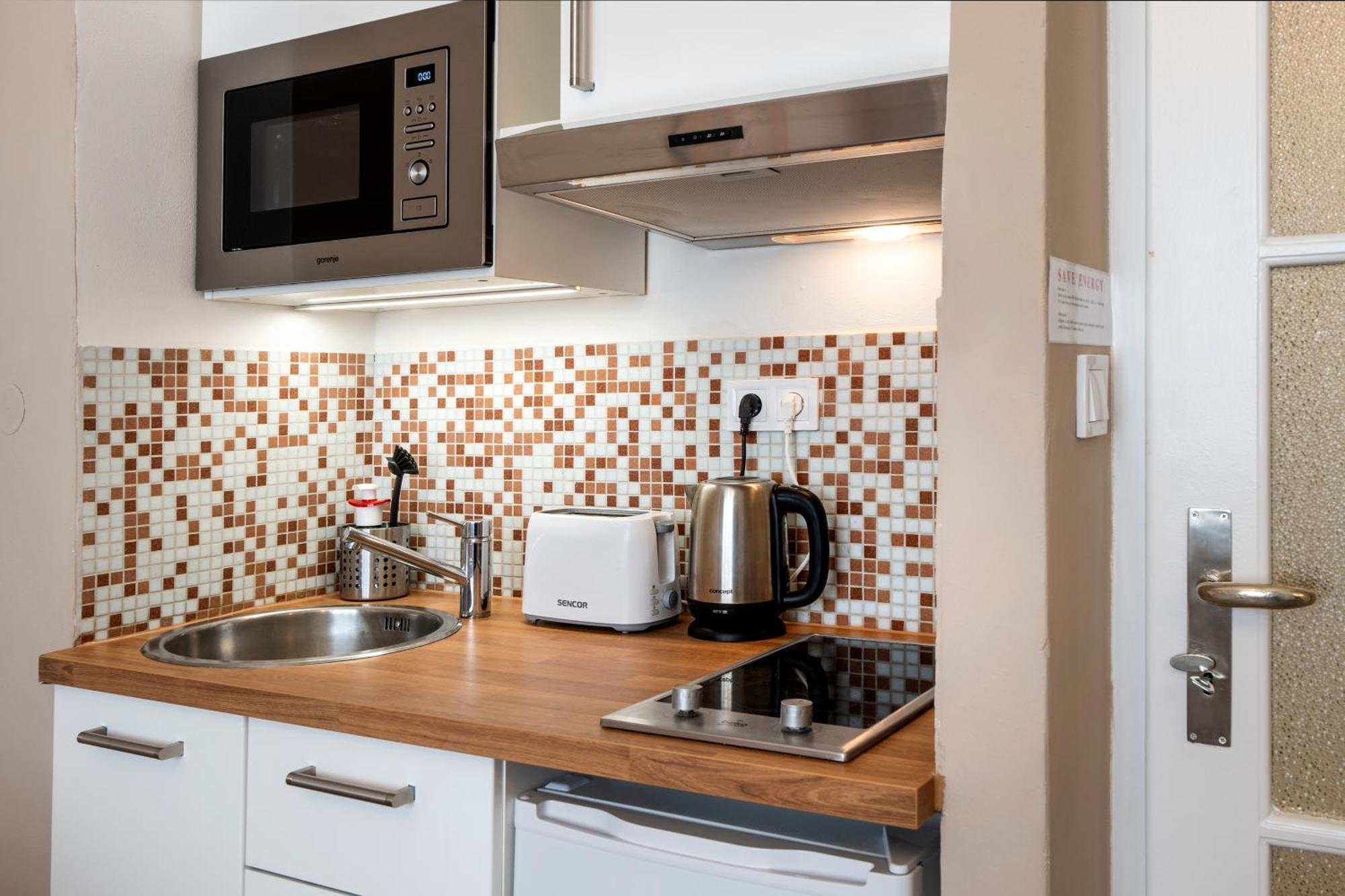 Studio Apartment - Tower Petrin براغ المظهر الخارجي الصورة
