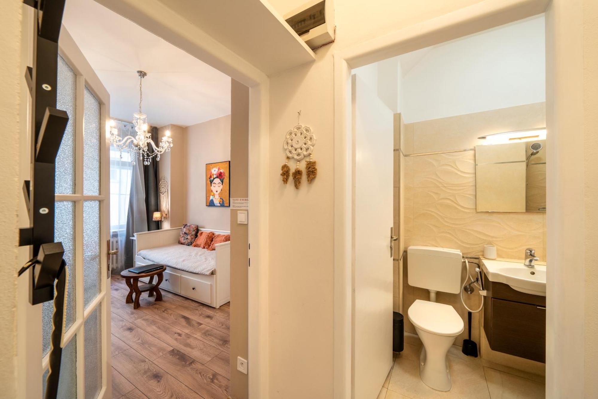 Studio Apartment - Tower Petrin براغ المظهر الخارجي الصورة