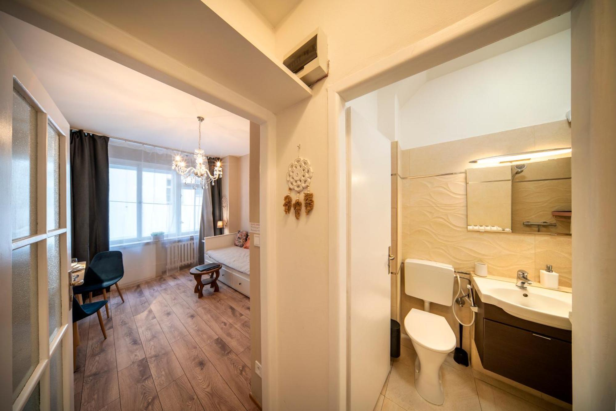 Studio Apartment - Tower Petrin براغ المظهر الخارجي الصورة