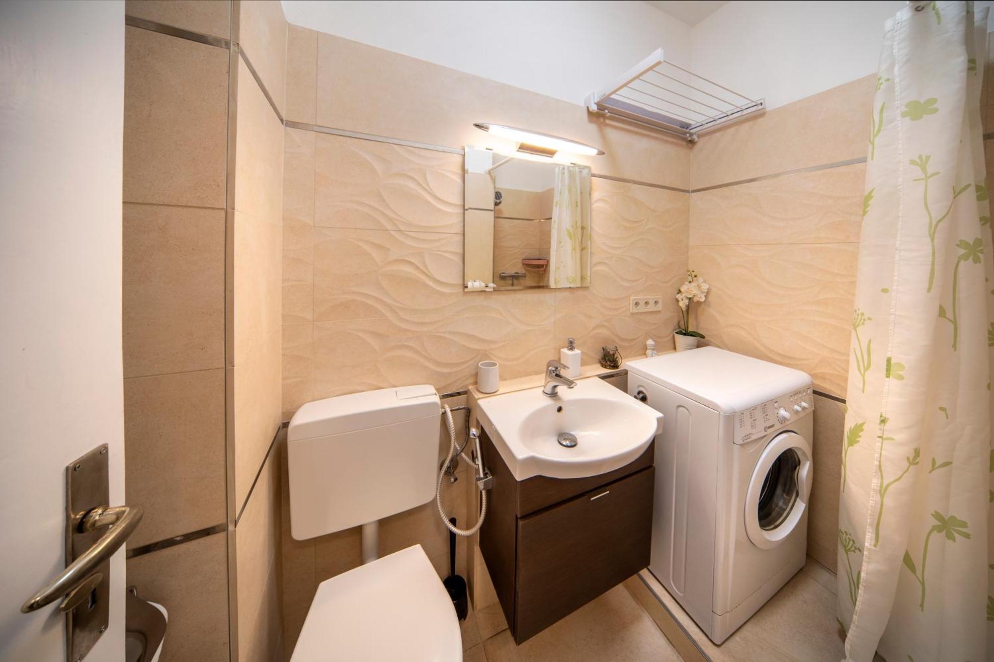 Studio Apartment - Tower Petrin براغ المظهر الخارجي الصورة