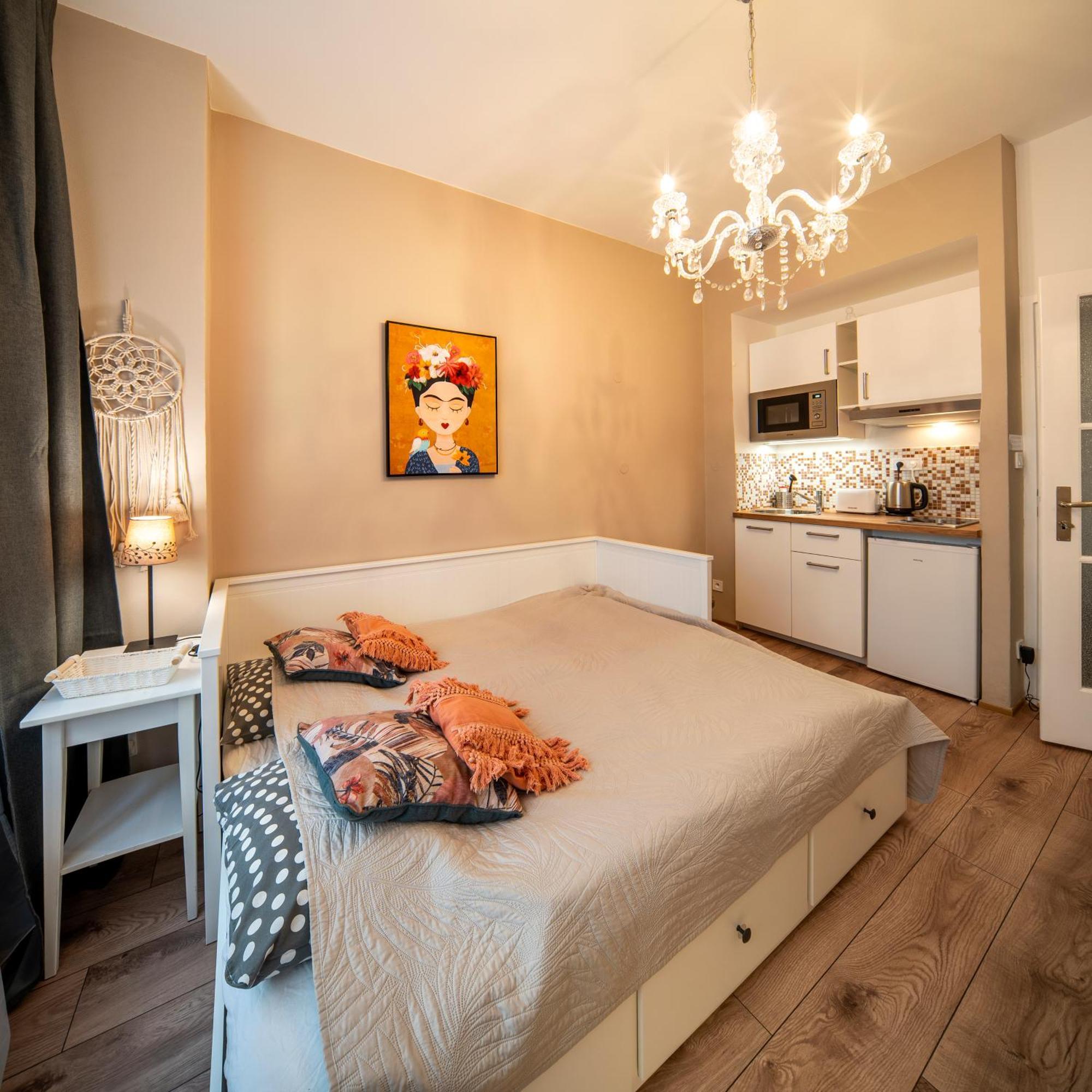 Studio Apartment - Tower Petrin براغ المظهر الخارجي الصورة